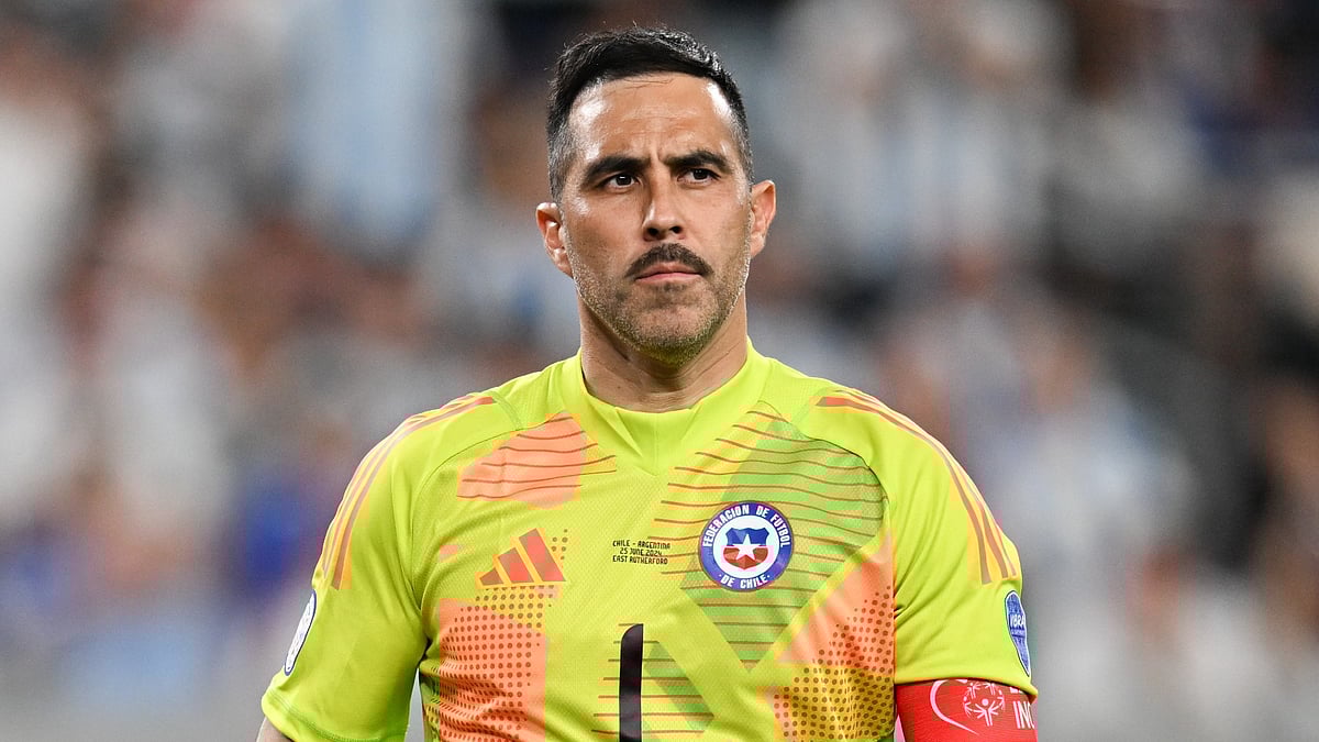 Claudio Bravo during the final match of his career, in the Copa America for Chile against the USA.