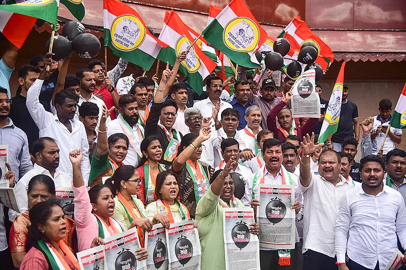 NCP (SP) workers stage a Protest against Shivaji Maharaj statue collapse