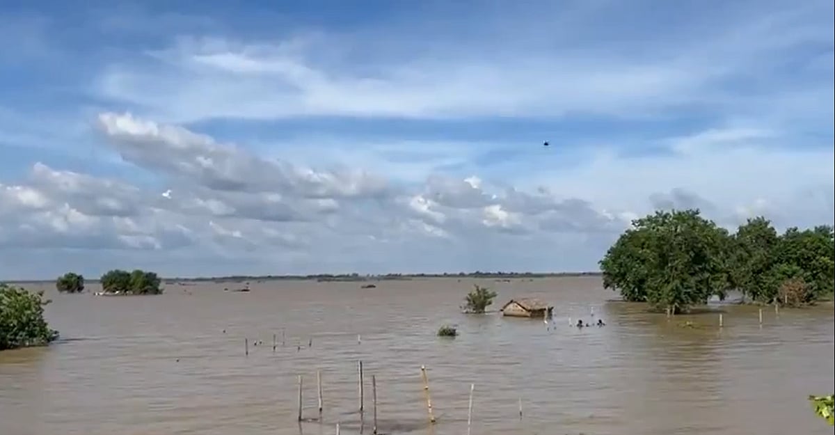 Water level of Ganga River has crossed the danger mark | 