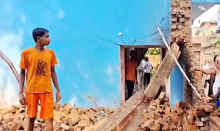 X/PTI : Wall collapse in Bihar