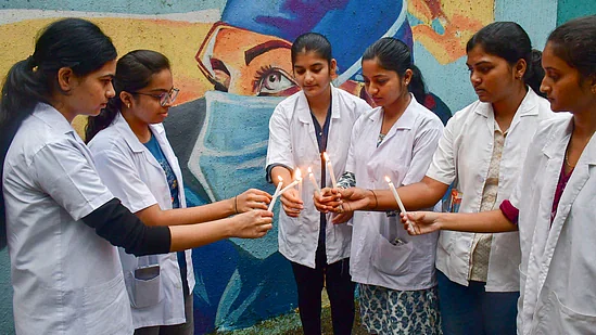 Doctors taking part in protest against RG Kar incident