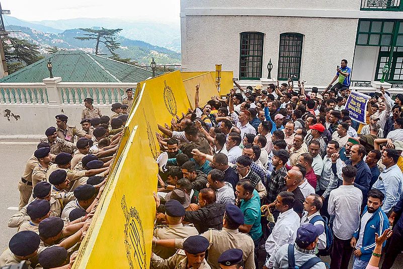 unemployed physical teachers Protests in Shimla