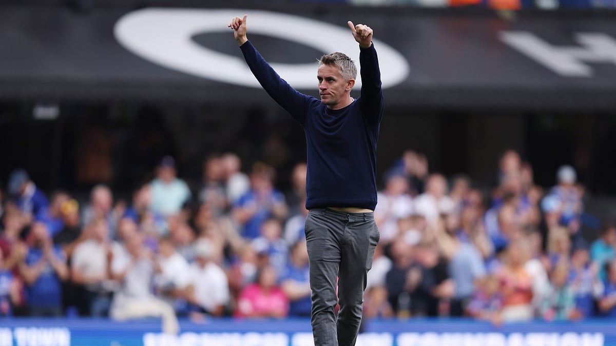 Kieran McKenna gestures to the Ipswich fans after their 1-1 draw with Fulham