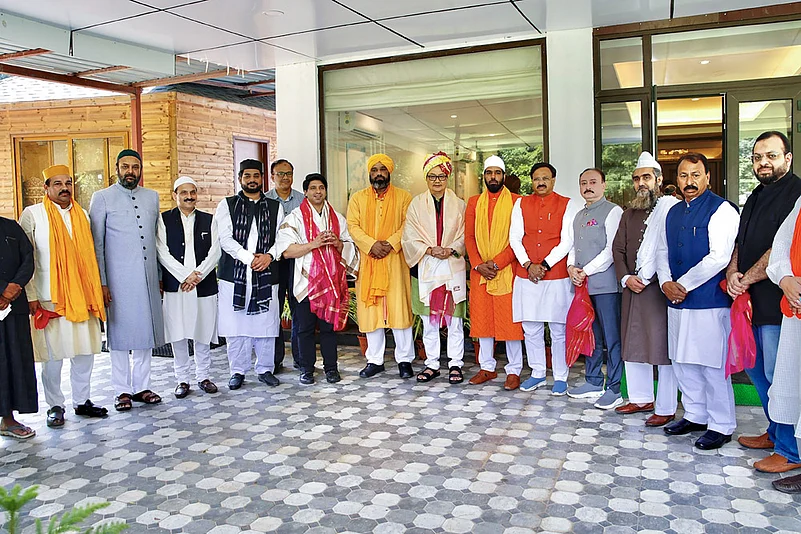Kiren Rijiju meets delegation of Sufi & Muslim scholars of Ajmer Dargah