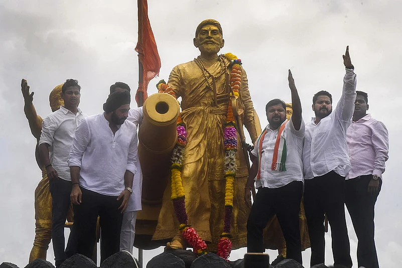 Maharashtra Youth Congress stage a protest over Malvans Shivaji Maharaj statue