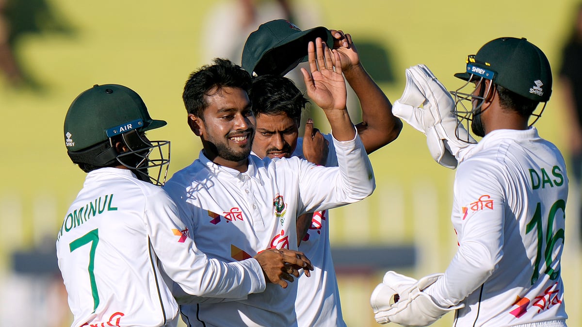 AP Photo/Anjum Naveed : Bangladesh's Mehidy Hasan Mirza celebrates with teammates after taking the wicket of Pakistan's Abrar Ahmed during the second day of second test cricket match between Pakistan and Bangladesh, in Rawalpindi.