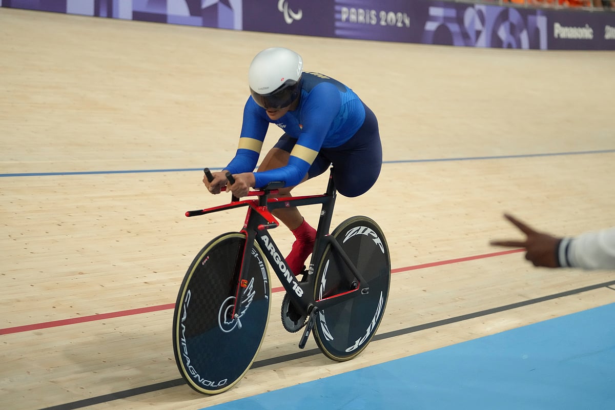  (AP Photo/Thibault Camus)
 : Jyoti Gaderiya from India rides during the women's C1-3 3000m individual pursuit qualifying Thursday, Aug. 29, 2024 in Saint-Quentin-en-Yvelines, outside Paris.

