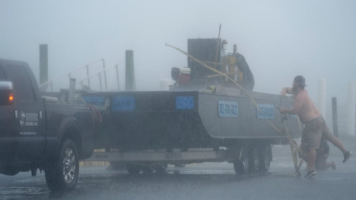 X : Hurricane Debby makes landfall in Florida.