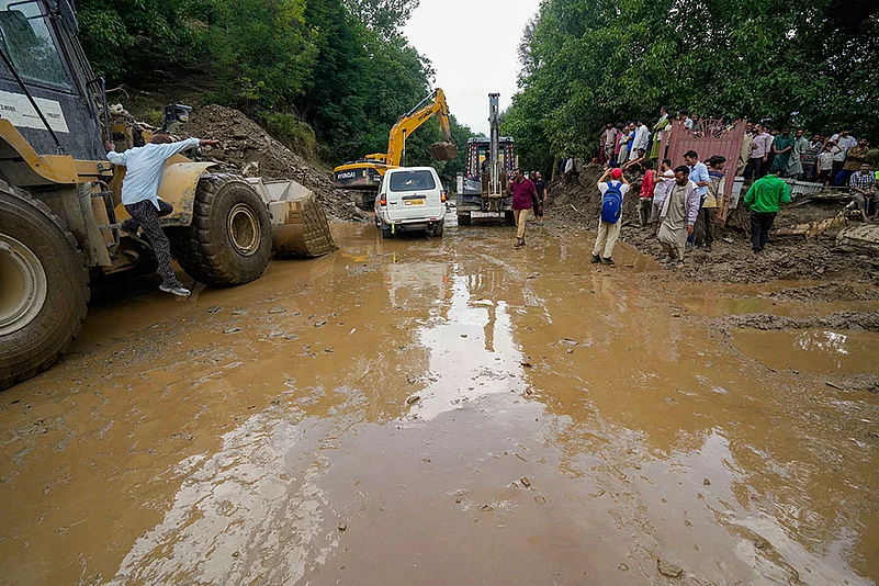 Cloudburst in J-Ks Ganderbal
