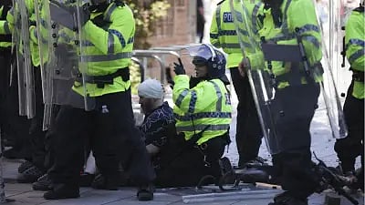 Anti-immigrant protests in UK |