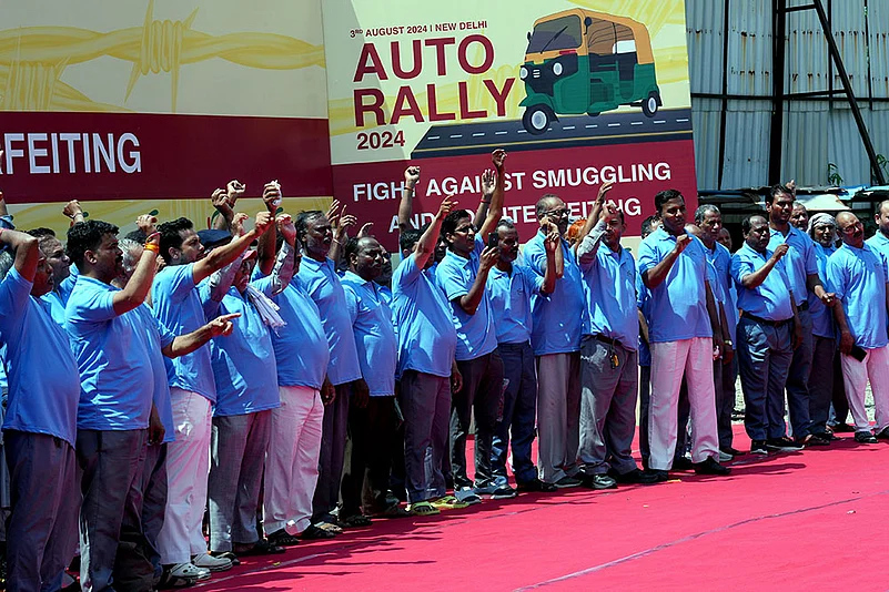 Auto Rally to generate awareness on the issues of counterfeiting and smuggling, in New Delhi