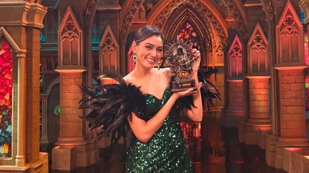 Sana Makbul with 'Bigg Boss OTT 3' trophy - X