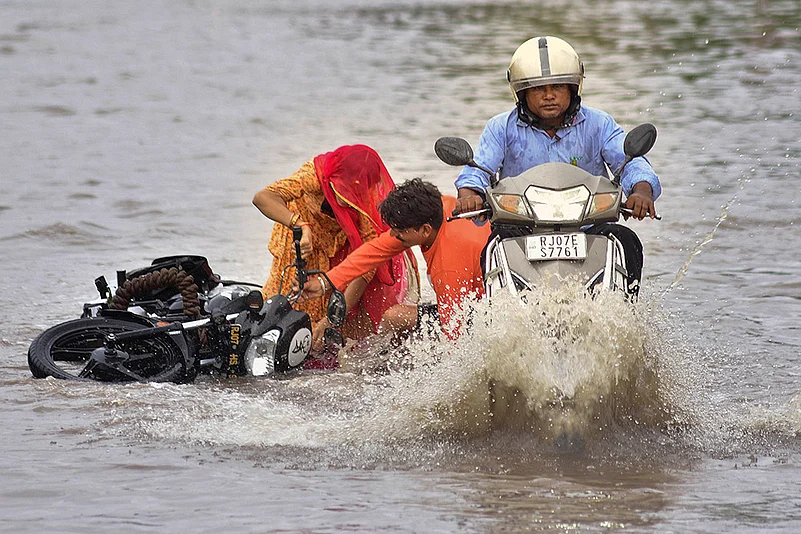 waterlogged road after Rain in Bikaner