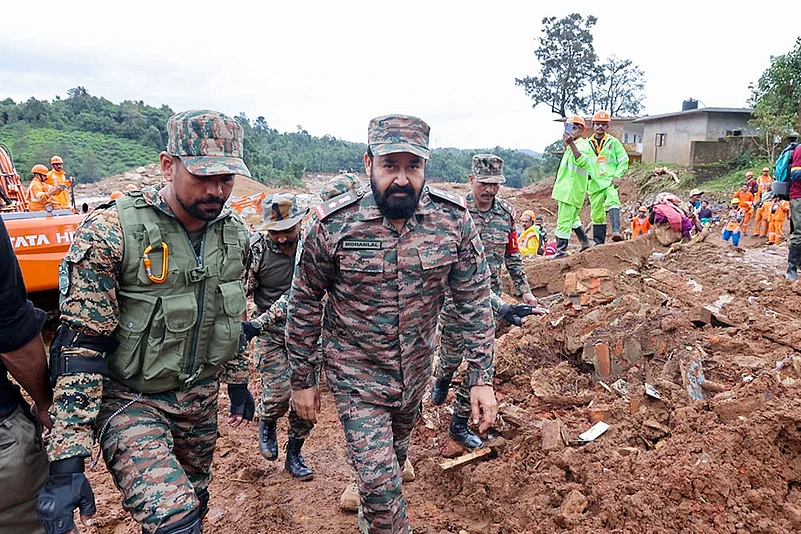 Actor and Lt. Col.(Hony) Mohanlal of 122 TA (Madras) in landslide-hit Wayanad