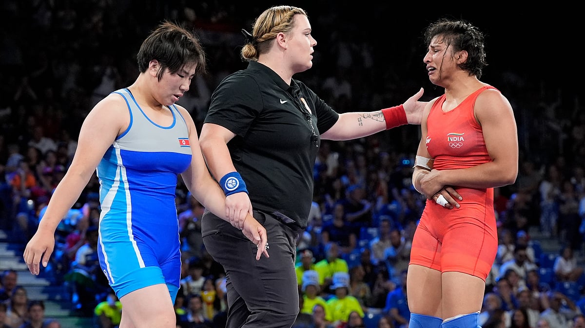  AP Photo/Eugene Hoshiko : India's Nisha, right, reacts after the women's freestyle 68kg wrestling quarterfinal match against North Korea's Sol Gum Pak, left, at Champ-de-Mars Arena, during the 2024 Summer Olympics, Monday, Aug. 5, 2024, in Paris, France.