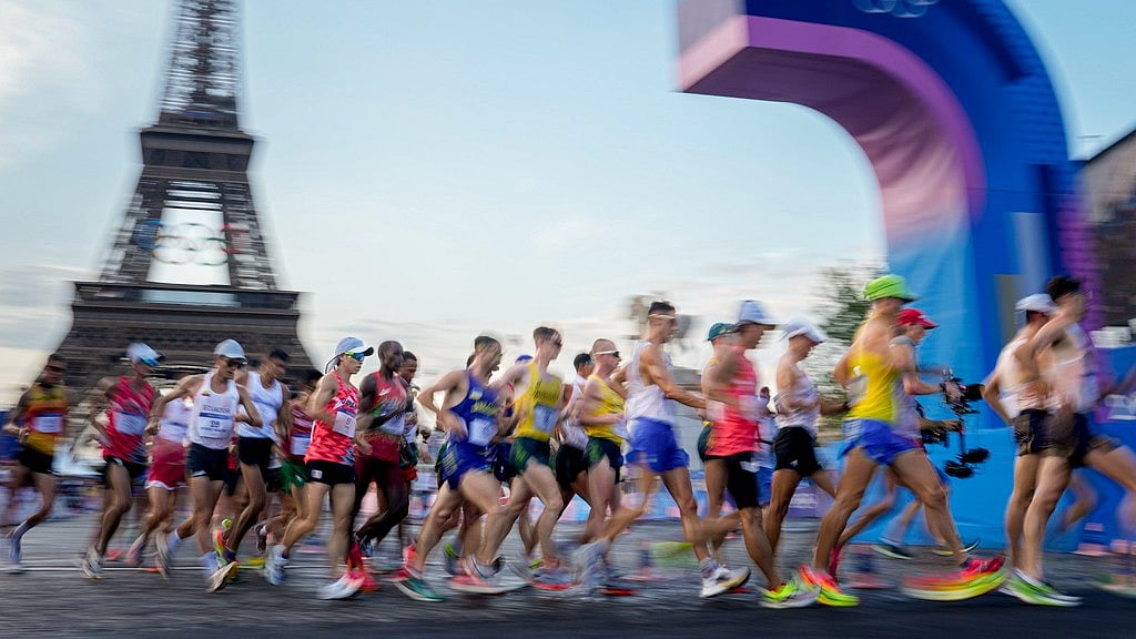 AP : Athletes compete during the men's 20km race walk at the 2024 Summer Olympics, Thursday, Aug. 1, 2024, in Paris, France.