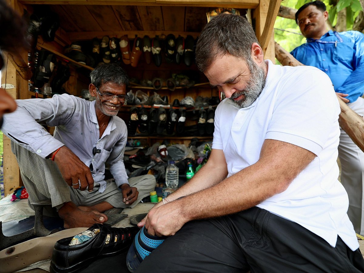 Rahul gandhi cobbler sultanpur slippers