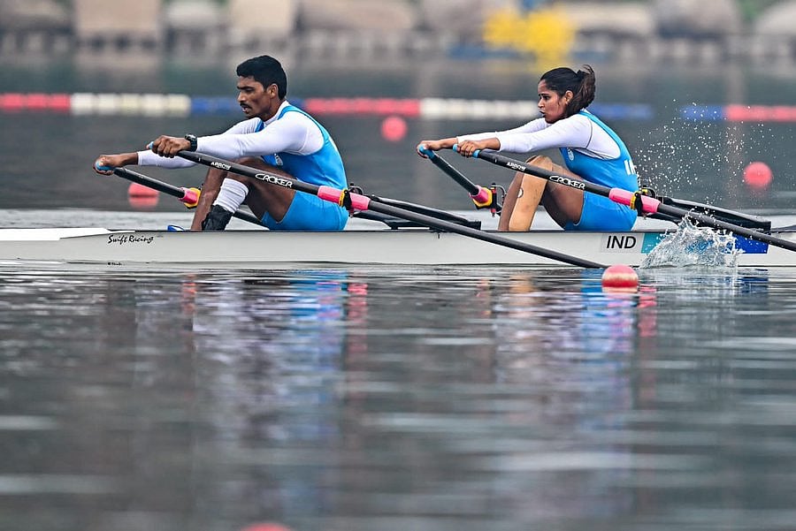 Indian rowers Narayana Konganapalle and Anita.  - X | Narendra Modi 