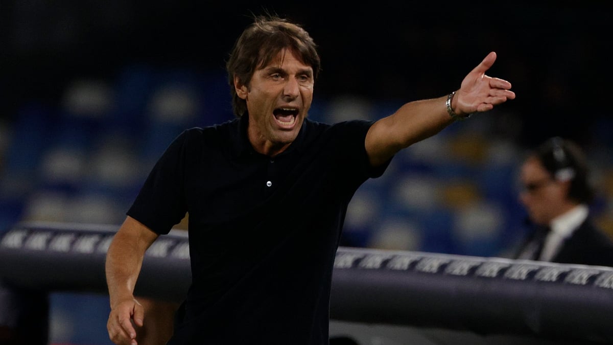 Napoli head coach, Antonio Conte - null