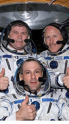 Nikolai Budarin (left back), Kenneth Bowersox (right back) & Donald Pettit (front) |