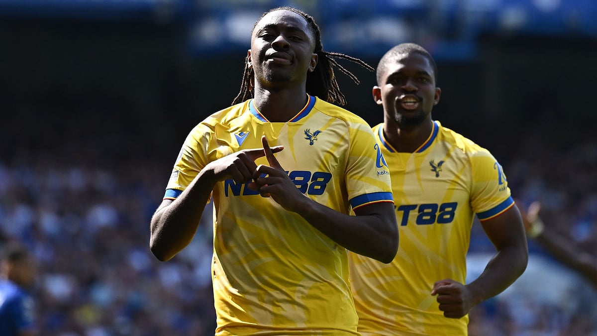 Eze celebrates his equaliser for Palace - null