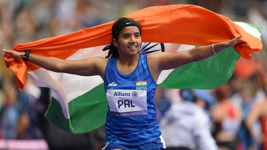 X/ @bindasbhidu : Preethi Pal clinched a bronze medal in the final of the women's 200m T35.