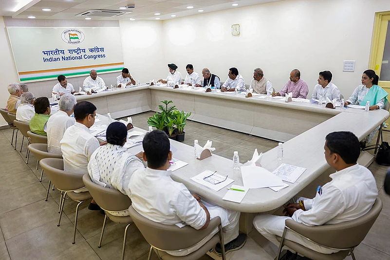 Mallikarjun Kharge with Lok Sabha LoP Rahul Gandhi during a CEC meeting on Jammu and Kashmir