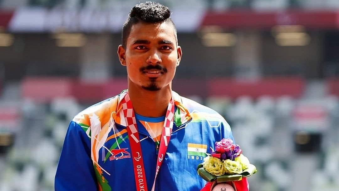 X/Nishad_kumarhj : Nishad Kumar bagged his second consecutive Paralympics silver medal in the men's high jump T47 category.