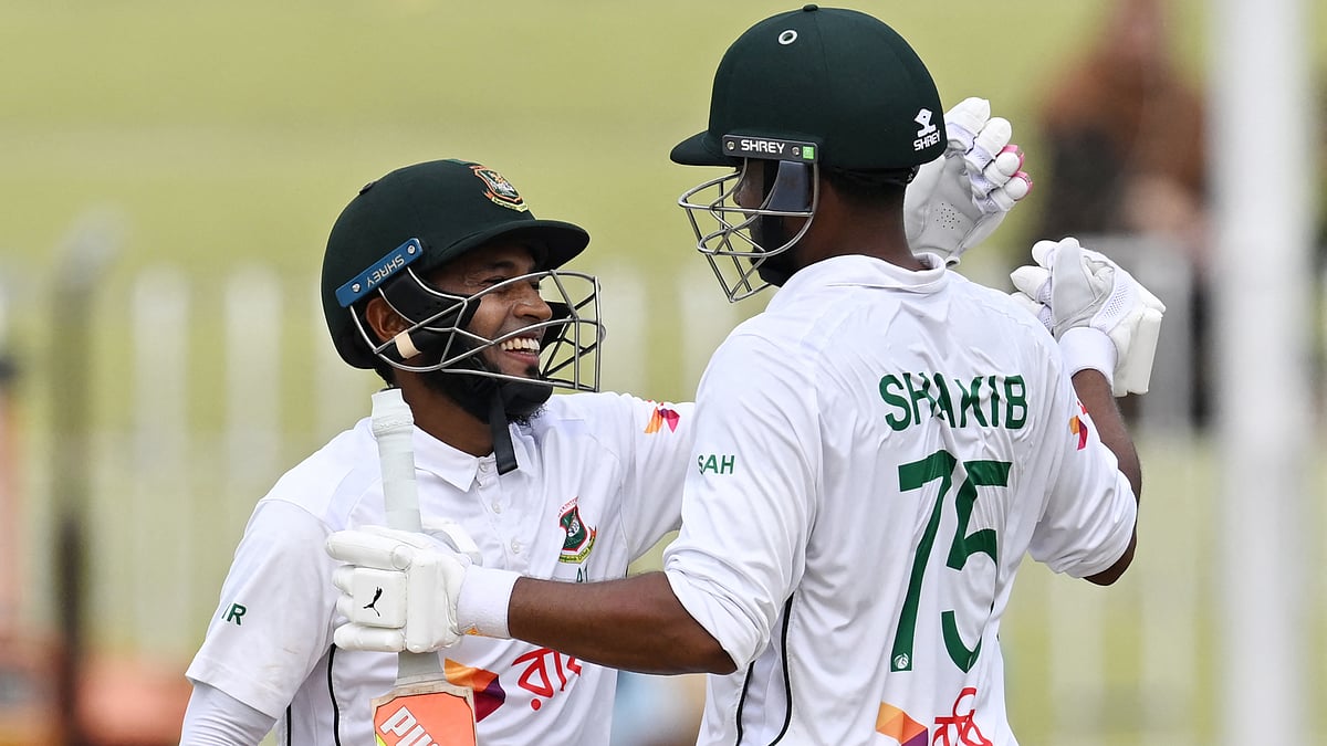 Mushfiqur Rahim and Shakib Al Hasan celebrate after Bangladesh seal victory in Pakistan - null