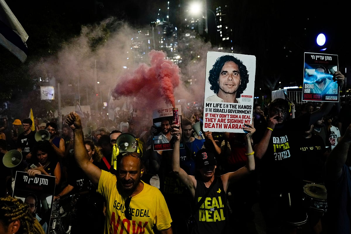 People attend a rally demanding a cease-fire deal in Tel Aviv, Israel