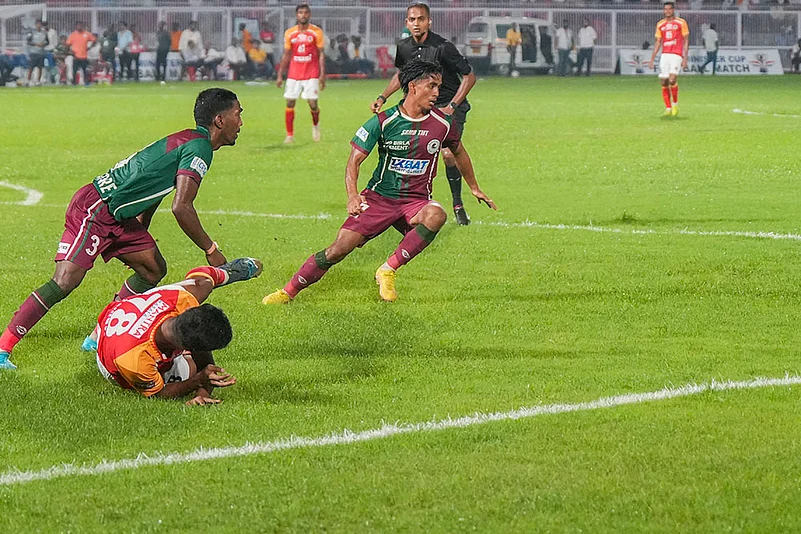 Football: Mohun Bagan vs East Bengal exhibition match in Lucknow_2