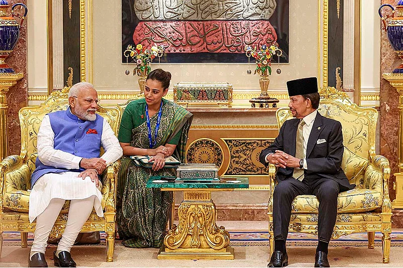 Narendra Modi and Sultan of Brunei Hassanal Bolkiah in Brunei