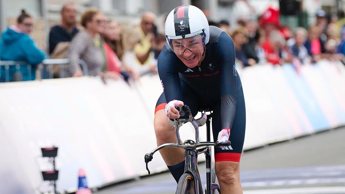 X/ @ParalympicsGB : Sarah Storey in action.
