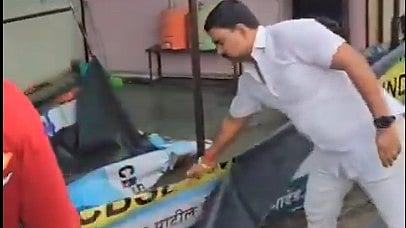 X/@vani_mehrotra : Local people vandalising the coaching centre (Screengrab)