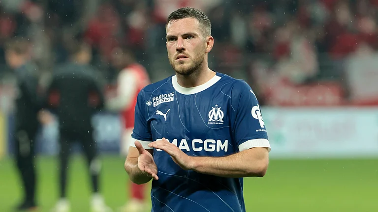 Jordan Veretout has completed a move to Lyon from Marseille - null