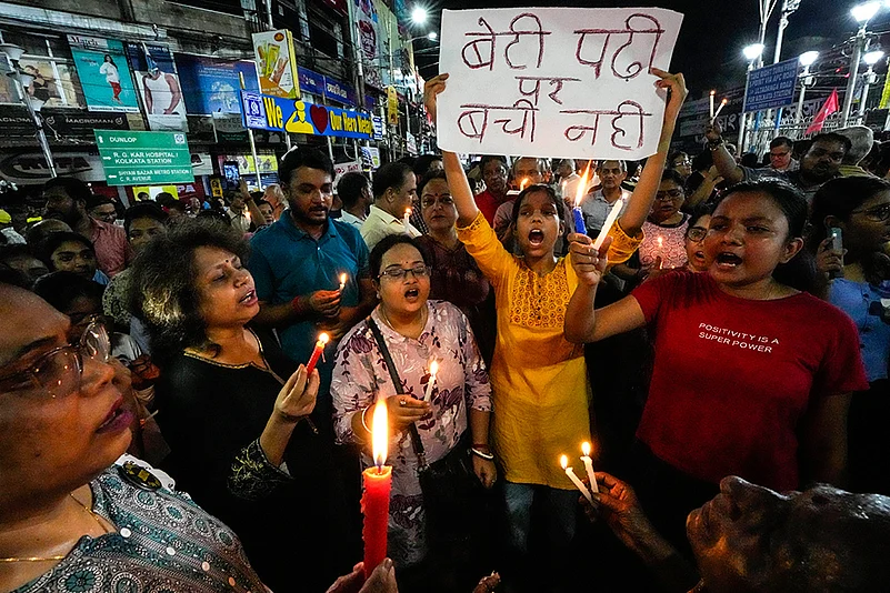 Protest over Kolkata medics rape-murder