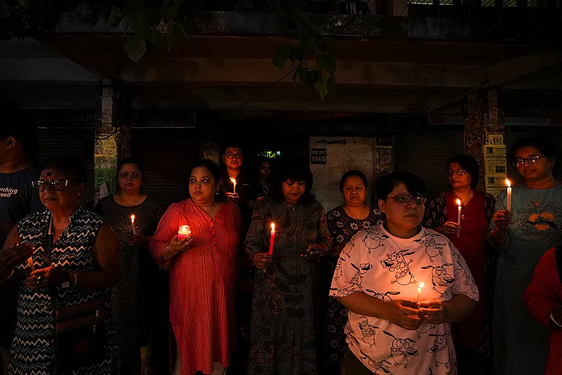 Protest over Kolkata medics rape-murder_2