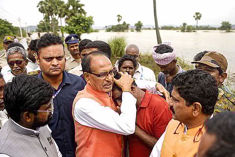 Shivraj Singh Chouhan visits flood affected Kesarapalle