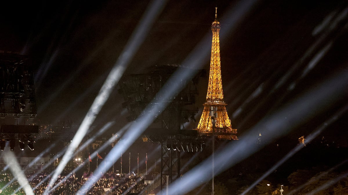 (AP Photo/Thomas Padilla)
 : The Eiffel Tower is seen from the Opening Ceremony for the 2024 Paralympics, Wednesday, Aug. 28, 2024, at La Concorde plaza in Paris, France. 