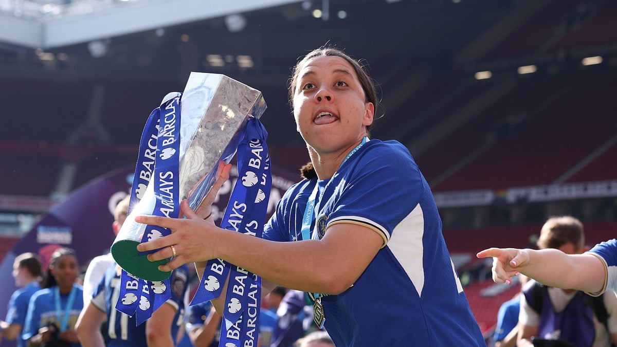 File : Sam Kerr celebrates with the WSL trophy
