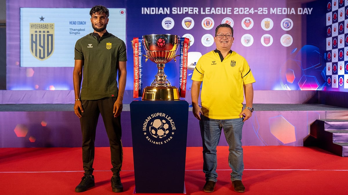 X/HydFCOfficial : Head coach Thangboi Singto (Right) with Hyderabad FC's Alex Saji.
