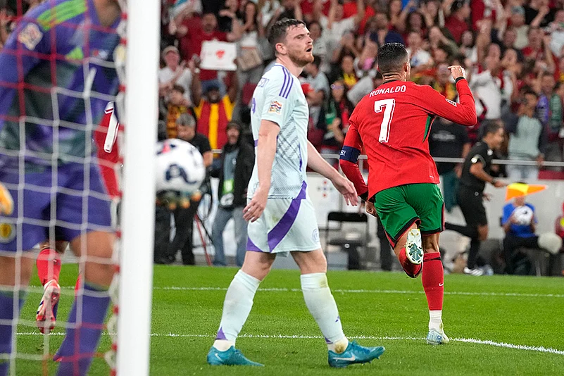 Football: Portugal vs Scotland Nations League Soccer 2024–25_4