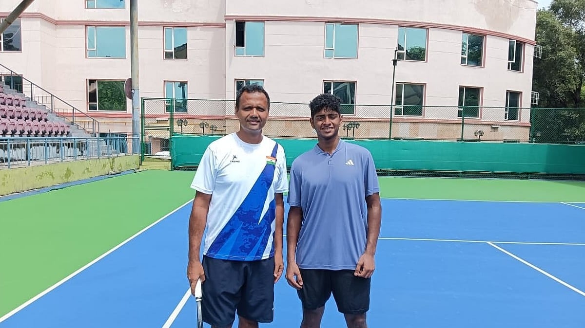 X/AITA__Tennis : Aryan Shah (Right) with coach Siddharth Vishwakarma.