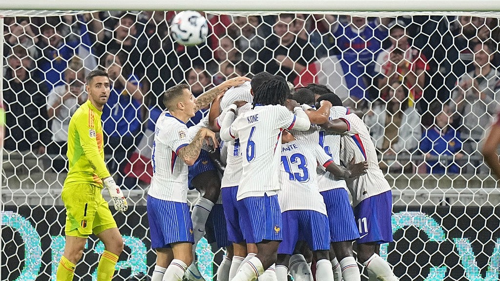 AP/Laurent Cipriani : French players celebrate the opening goal of their team during the UEFA Nations League soccer match between France and Belgium at the Groupama stadium in Decines, outside Lyon, France, Monday, Sept. 9, 2024.