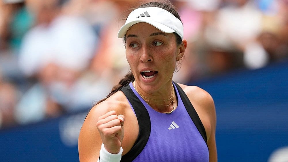 | Photo: AP/Kirsty Wigglesworth : US Open 2024: Jessica Pegula, of the United States, reacts after scoring a point against Sofia Kenin, of the United States