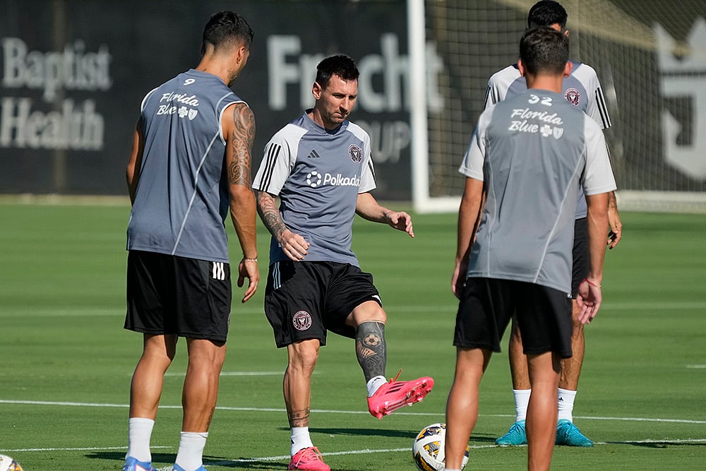 |  Photo: AP/Wilfredo Lee : Major League Soccer: Inter Miami forwards Lionel Messi, center, and Luis Suarez, left, work out with defender Noah Allen