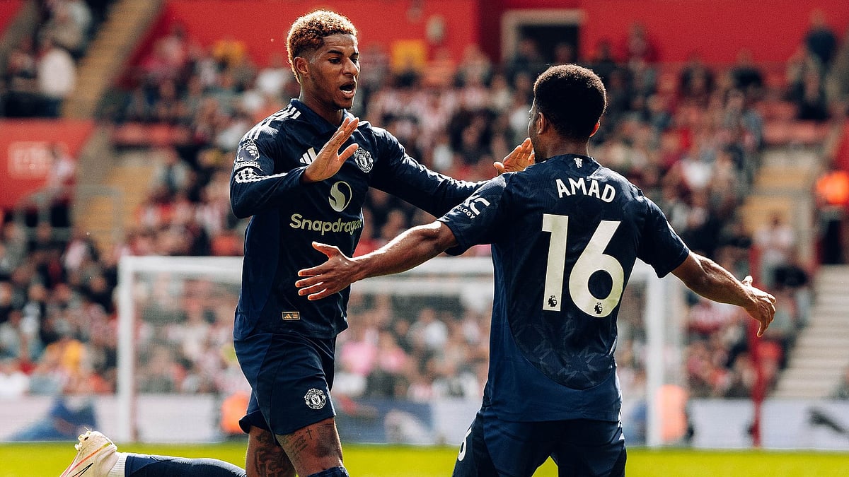 Rashford celebrates with Amad. - null