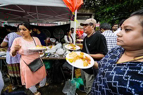 Kolkata rape-murder case: Members of the voluntary organisations offer foods to the protesting Junior Doctors