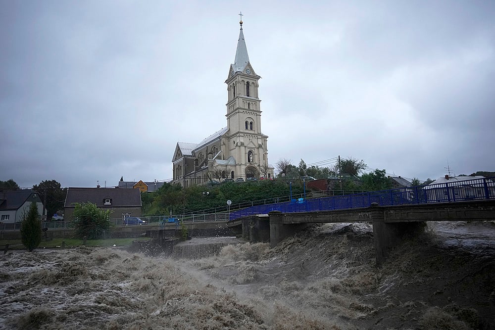 | Photo: AP/Petr David Josek : European Floods 2024: The Bela River flows past a church during floods in Mikulovice