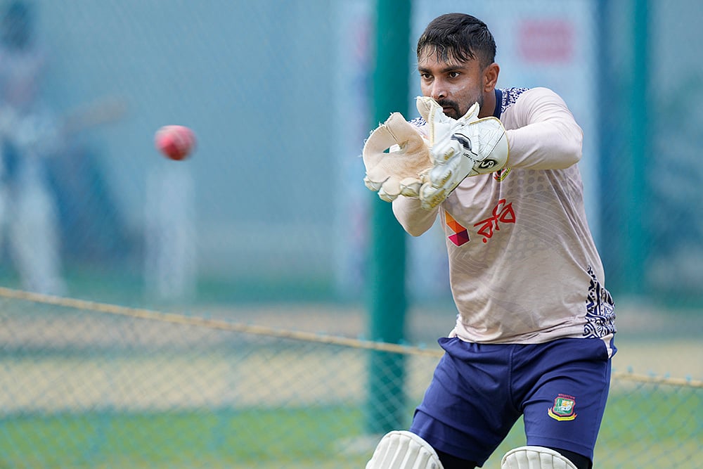 | Photo: AP/Mahesh Kumar A. : India vs Bangladesh 1st Test: Litton Das participates in a training session